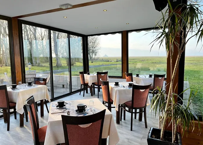 Hotel Manoir De La Roche Torin, The Originals Relais 3*